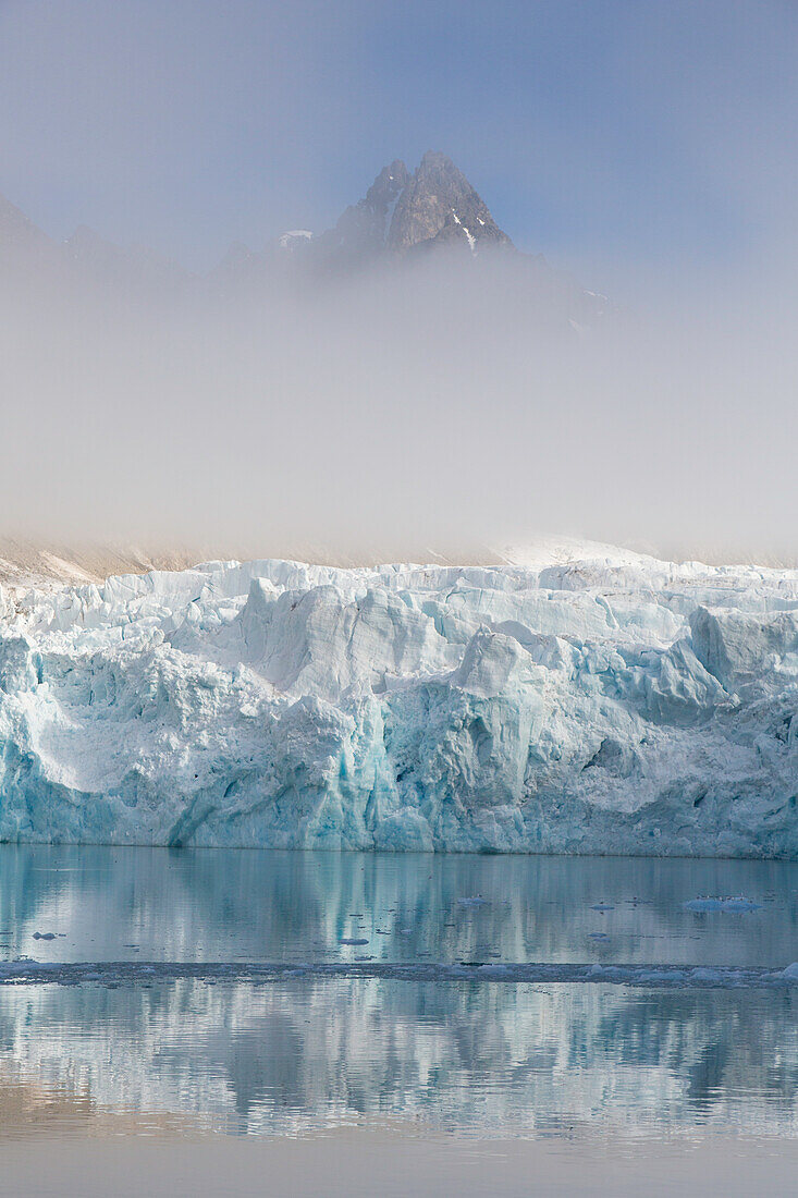  Fog over the glacier Waggonwaybreen, Magdalenefjord, Spitsbergen, Norway 