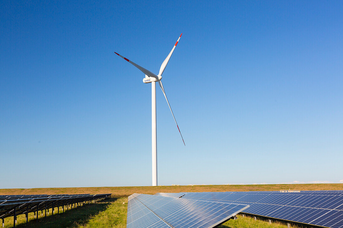  Hybrid power plant, wind power and photovoltaic system, North Friesland, Schleswig-Holstein, Germany 