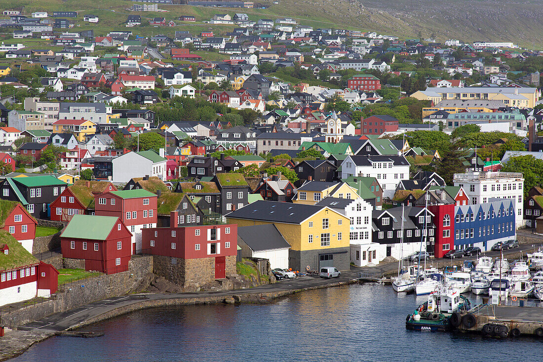 Blick auf die Halbinsel Tinganes mit dem Sitz der Landesregierung, Torshavn, Färöer Inseln