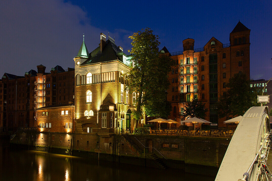  View of the moated castle in the evening, Speicherstadt, Hanseatic City of Hamburg, Germany 