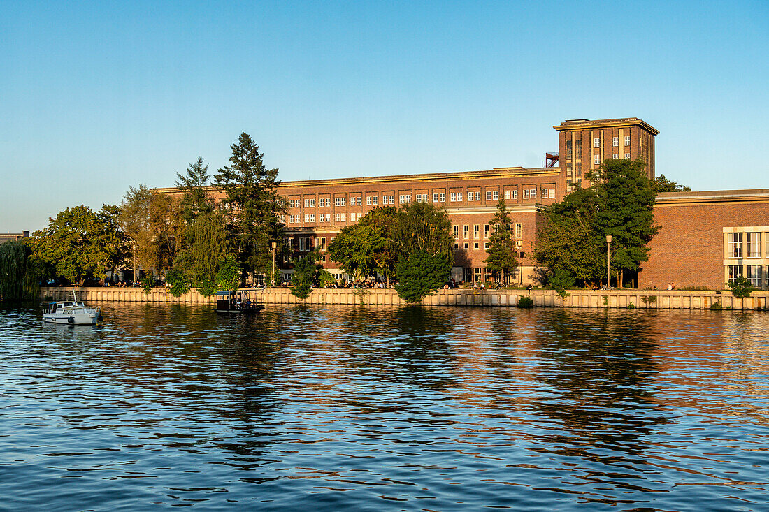 Funkhaus Nalepastrasse, DDR Rundfunk, ehemalige Sperrholzfabrik, Blick über die Spree, Oberschöneweide, Berlin-Treptow-Köpenick, Berlin, Deutschland