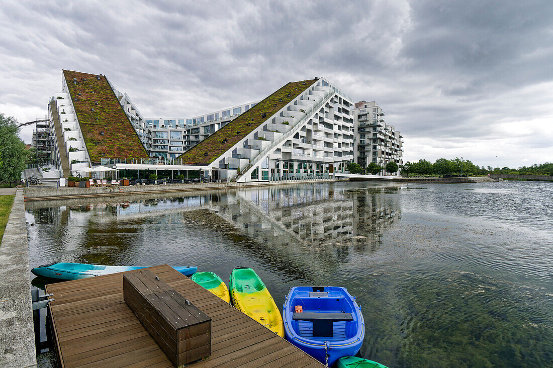  8-House, BIG House, 8-tallet, modern architecture, architect Barke Ingels, green roofs, lake, Orestad, Amager Vest, Copenhagen, 