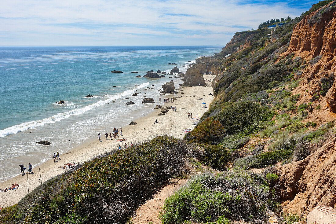  Luftaufnahme des Strandes El Matador in der Nähe von Malibu. Kalifornien, USA. 