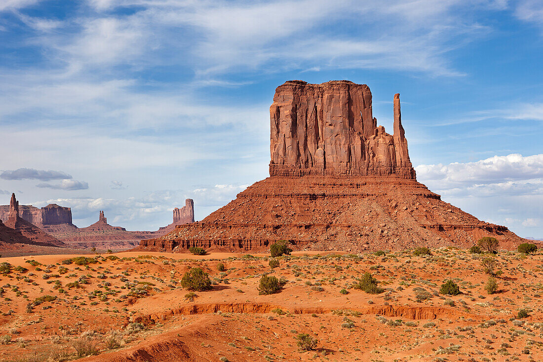  Der West Mitten Butte im Monument Valley Navajo Tribal Park. Arizona, USA. 