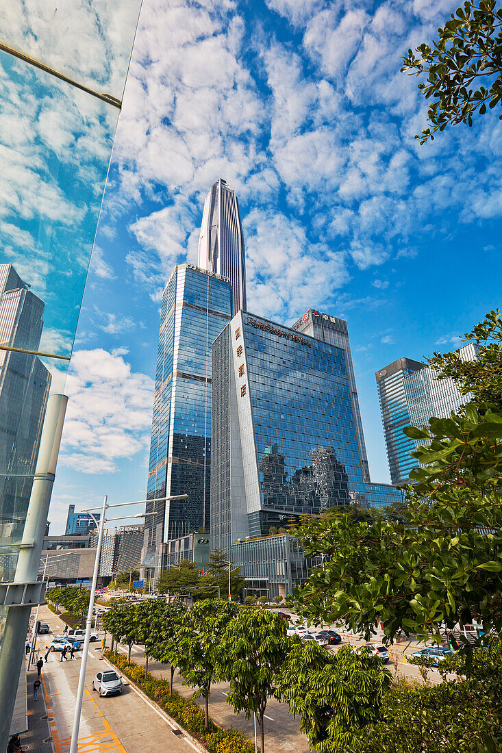 Hochhäuser im zentralen Geschäftsviertel Futian (CBD). Shenzhen, Provinz Guangdong, China.