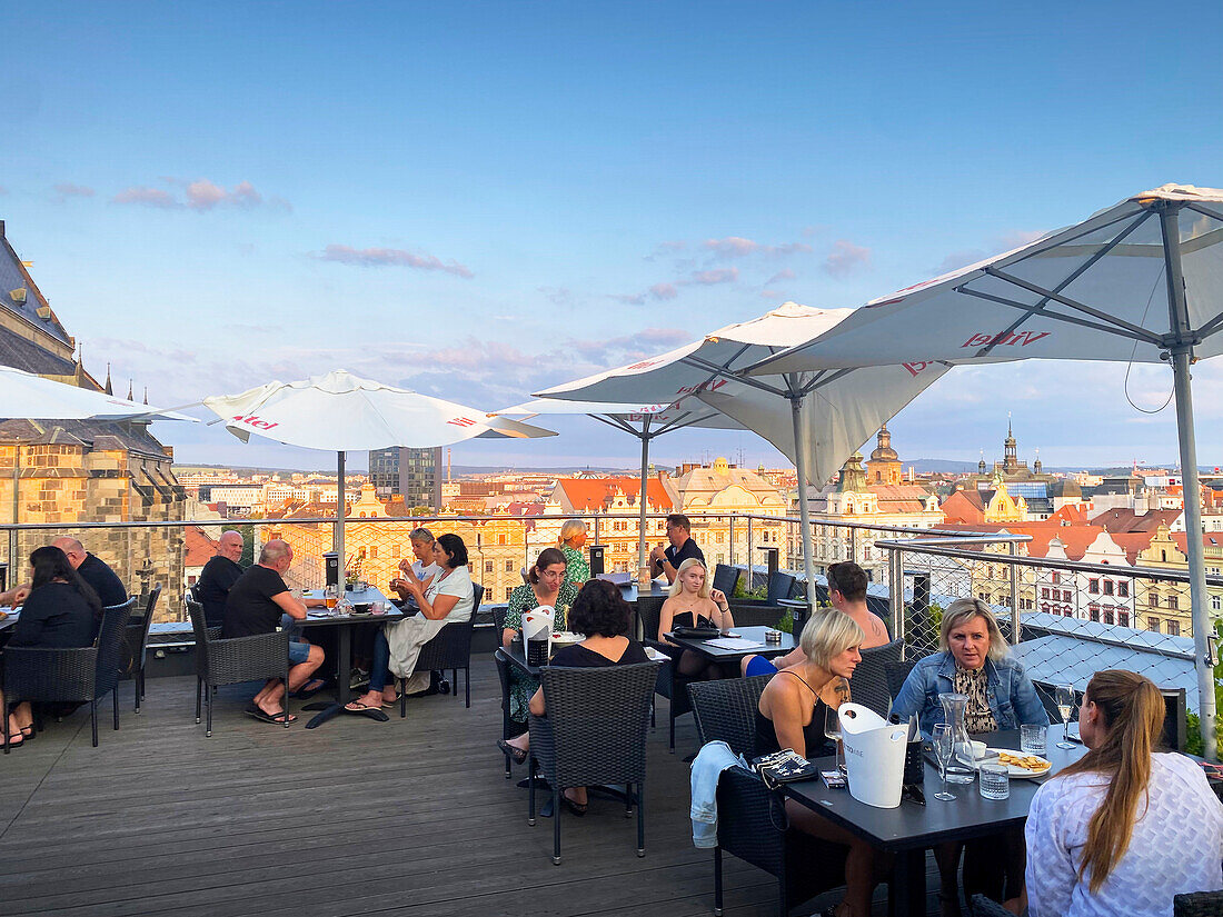 Terrasse Restaurant, Hotel Central, Marktplatz, Pilsen, Tschechische Republik