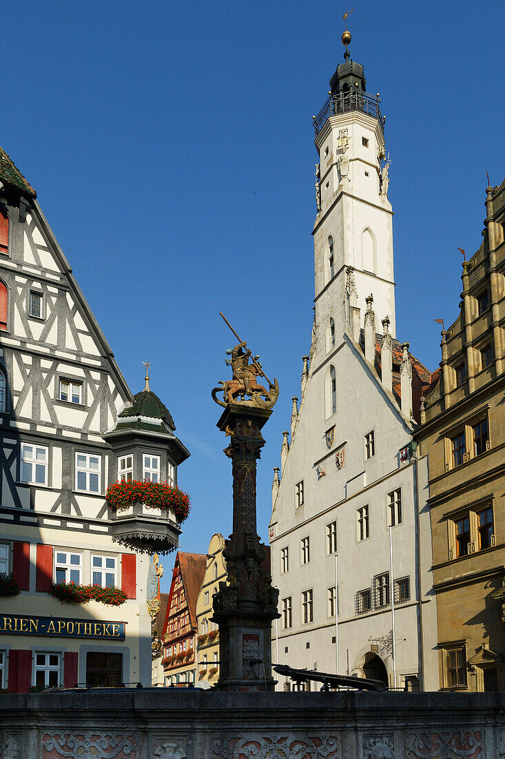  Mittelalterlicher Rathausturm, Rothenburg ob der Tauber, Franken, Bayern, Deutschland 