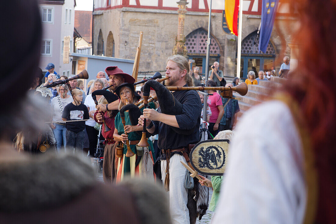 Historical medieval reenactment, 50th Anniversary Imperial City Festival, Musicians, Market Square, Rothenburg ob der Tauber, Franconia, Bavaria, Germany