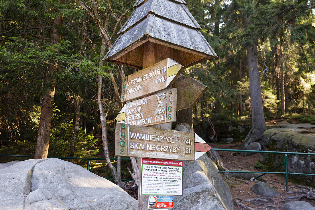 Signpost, Großvaterstuhl, Große Heuscheuer, Gebirge, Szczelinicec Wielki, Gory Stolowe, Heuscheuergebirge, Karlow, Lower Silesia, Poland