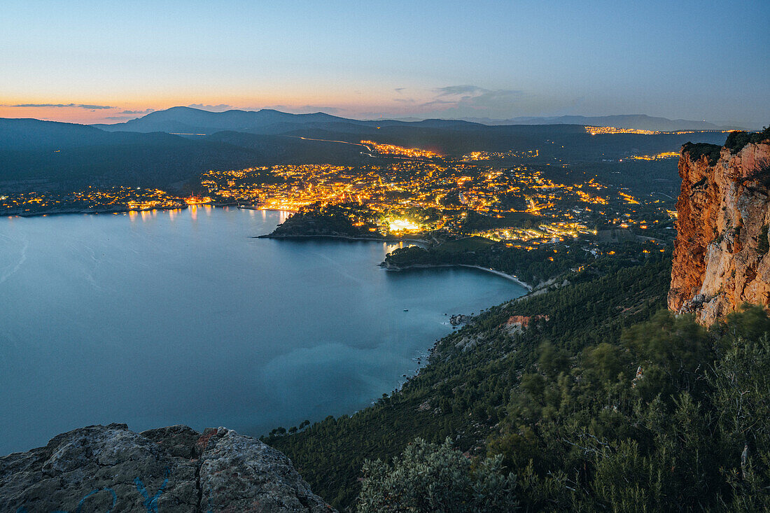  View from Cap Canaille to Cassis and the Calanques National Park during the blue hour, Provence-Alpes-Côte d&#39;Azur, France 