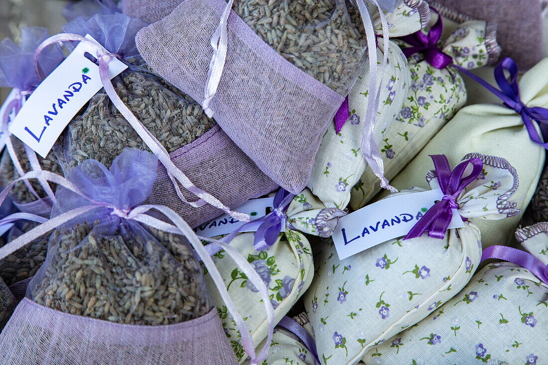  Dried lavender for sale at market stall, Pula, Istria, Croatia, Europe 