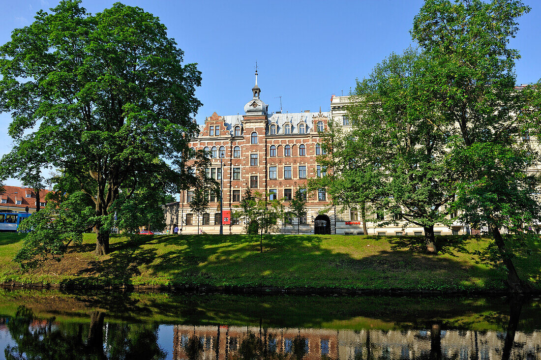 Ufer Kanal Pilsetas rund um die Altstadt von Riga, Lettland, Baltikum, Nordeuropa