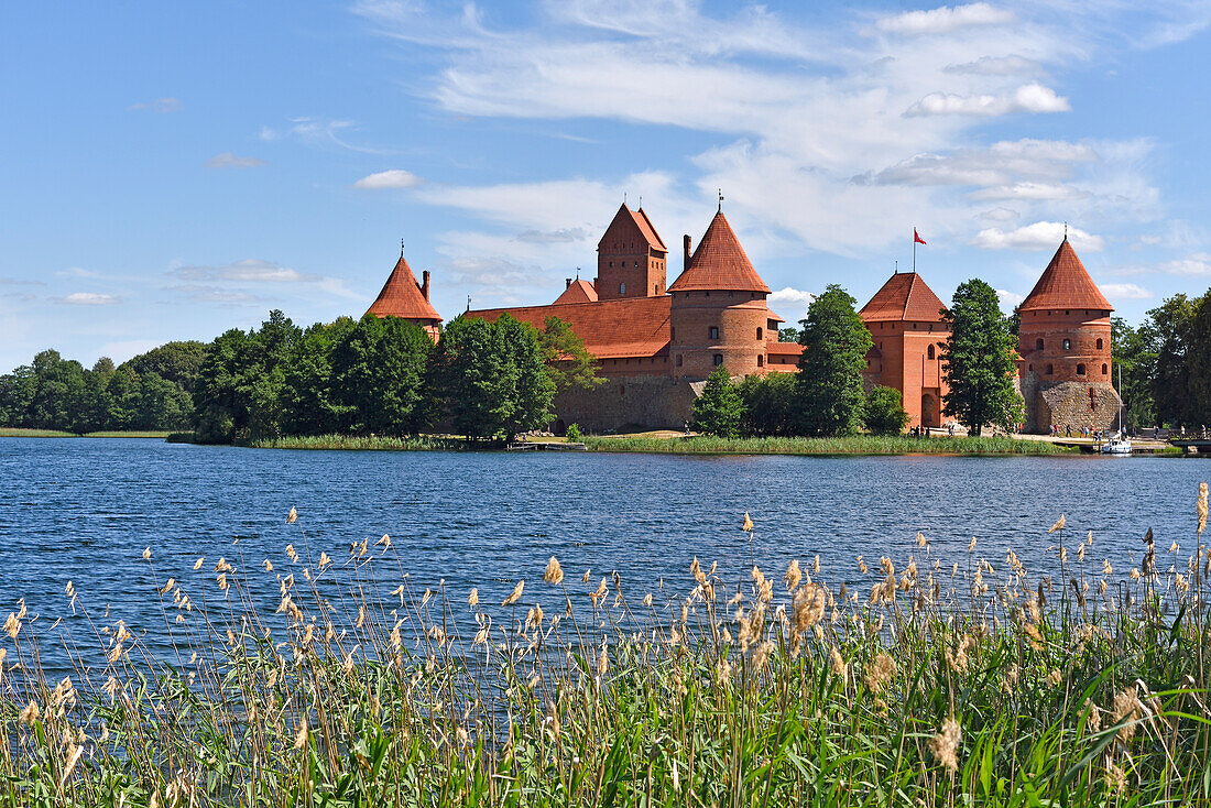  Burg Trakai auf einer Insel im See Galve, Litauen, Europa 