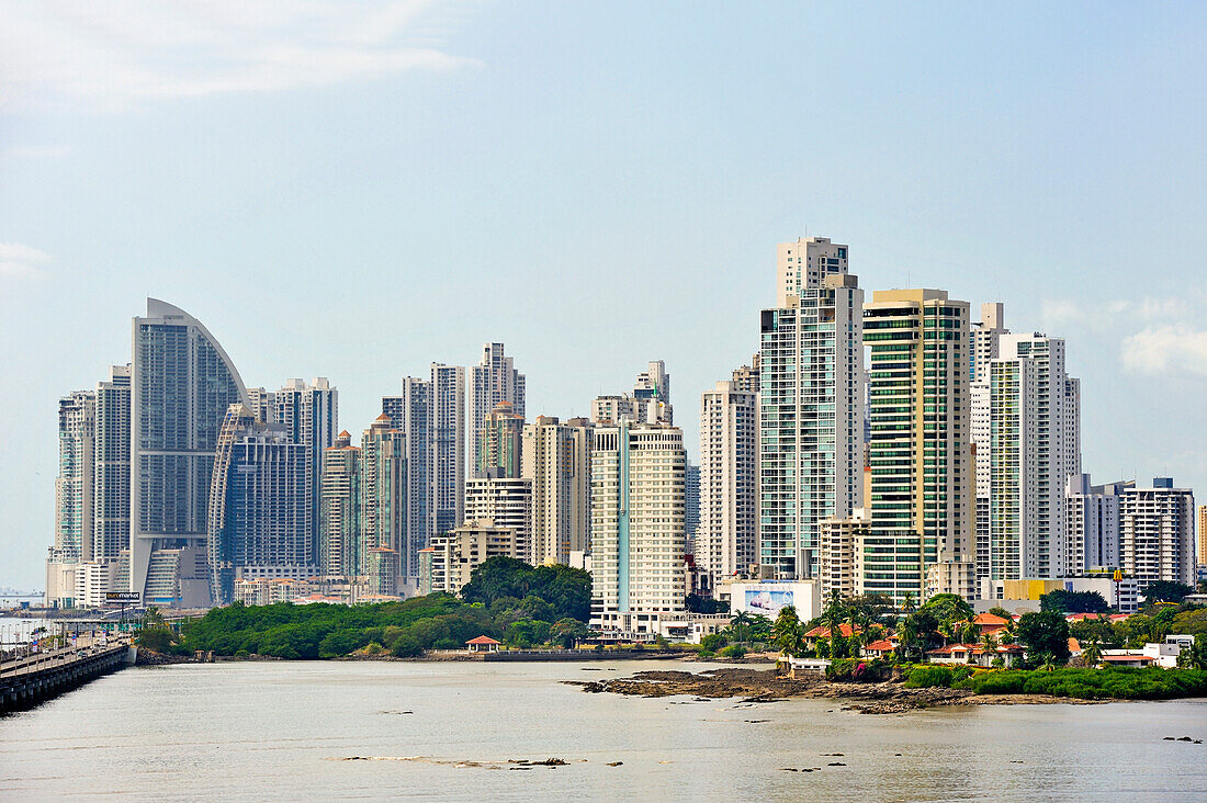  die neue Skyline der Stadt gesehen von Panama Viejo, Panama-Stadt, Republik Panama, Mittelamerika 