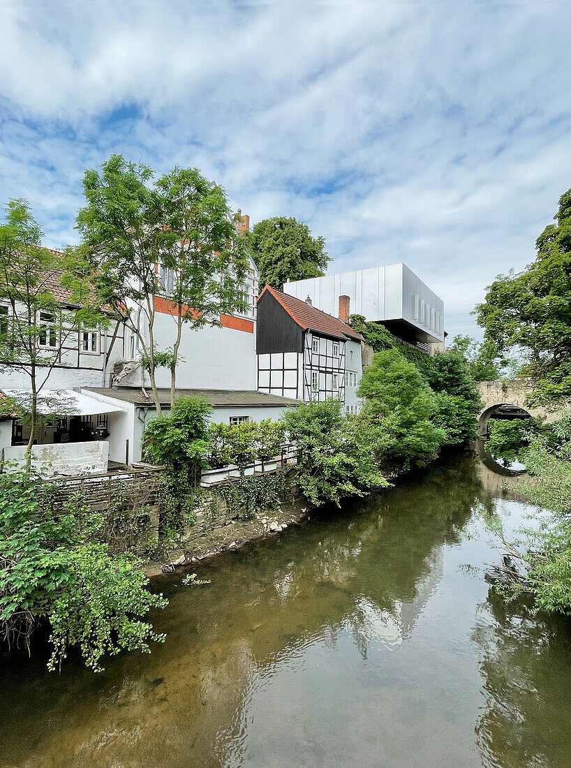 Alte und neue Häuser am Fluss Hase in der Altstadt, Osnabrück, Niedersachsen, Deutschland, Europa