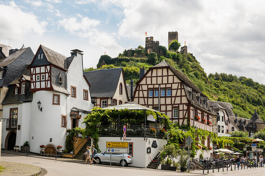 Malerisches Dorf mit Fachwerkhäusern, Beilstein, Mosel, Rheinland-Pfalz, Deutschland