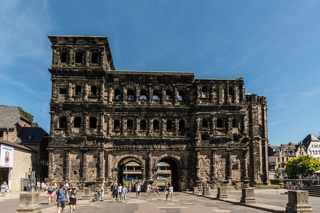  Porta Nigra, Roman city gate, UNESCO World Heritage Site, Trier, Mosel, Rhineland-Palatinate, Germany 