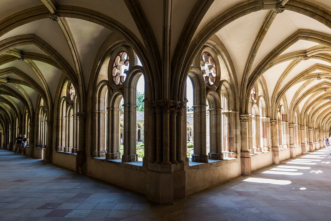 Kreuzgang, Liebfrauenkirche, UNESCO Weltkulturerbe, Trier, Mosel, Rheinland-Pfalz, Deutschland