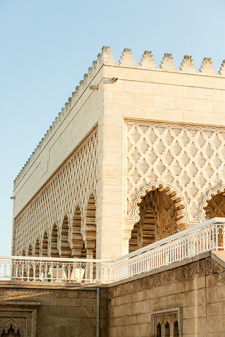 Kulturelle Sehenswürdigkeit, der Hassan-Turm in Rabat, Marokko, in der Abendsonne.