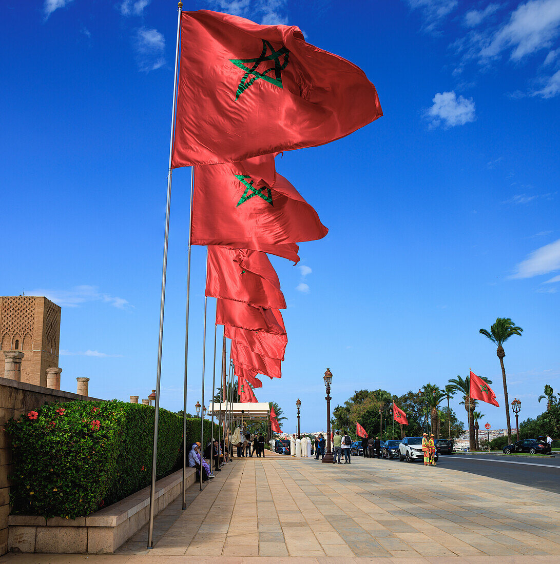  Photos in front of the mausoleum of the Moroccan King Mohammed V 