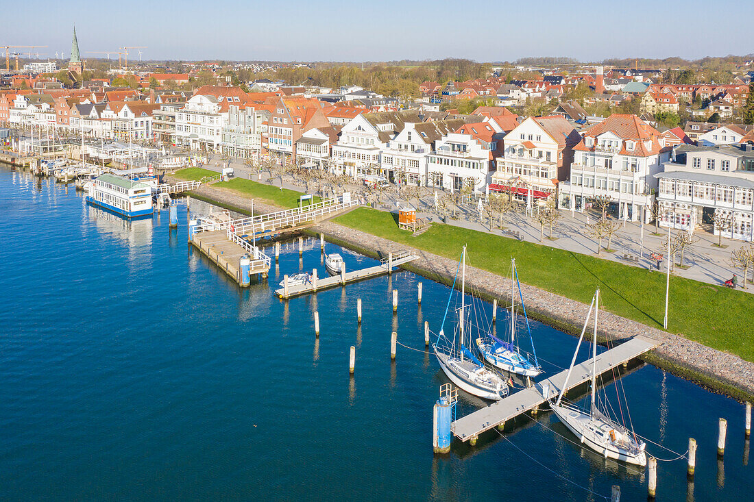  View of the Vorderreihe, Travemuende, Hanseatic City of Luebeck, Schleswig-Holstein, Germany 