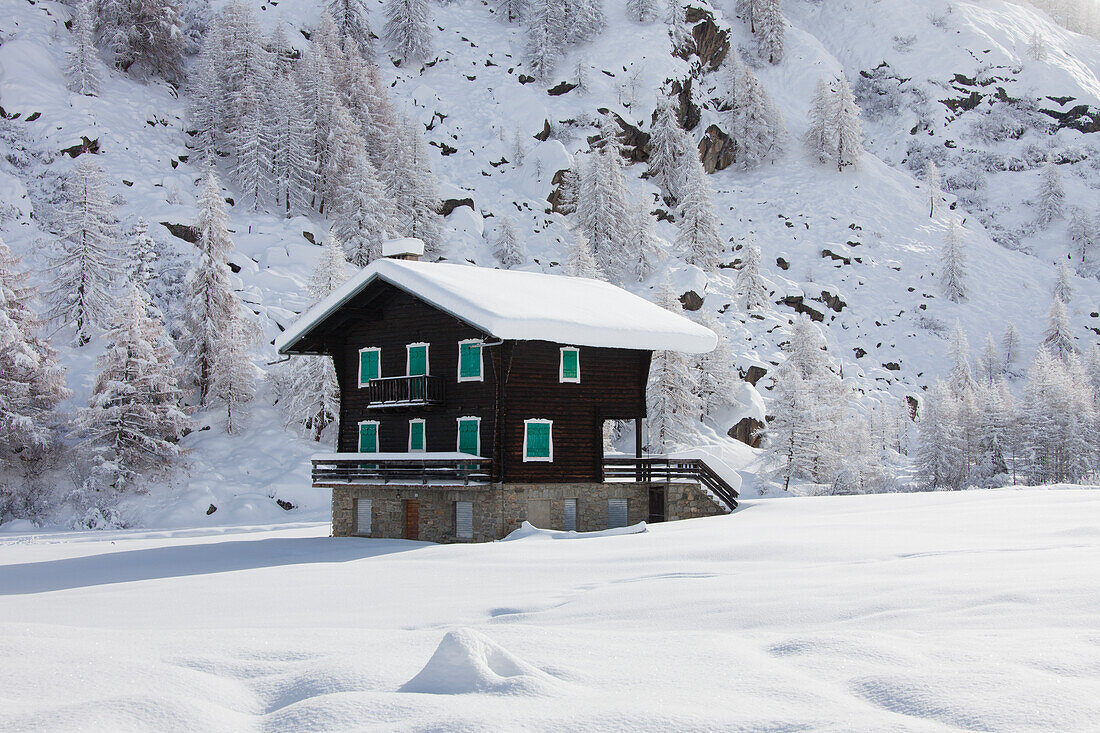  mountain hut, in the snow, winter, Gran Paradiso National Park, Aosta Valley, Italy 