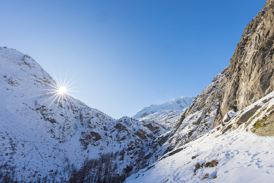  View of the Valsavarenche valley, winter, Gran Paradiso National Park, Aosta Valley, Italy 