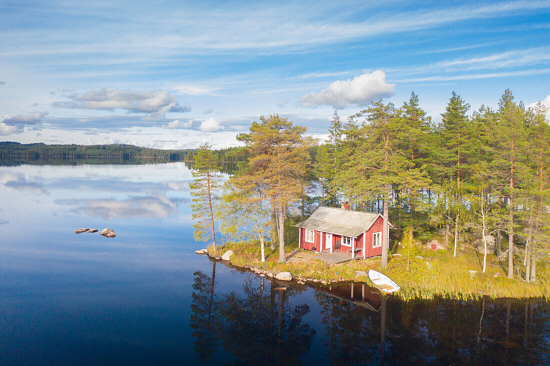  Lonely cabin by the lake, Vaermland, Scandinavia, Sweden 