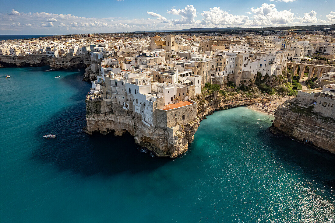 Polignano a Mare von oben gesehen, Apulien, Italien, Europa