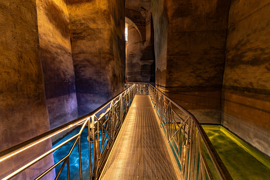 Die unterirdische Zisterne Palombaro Lungo in Matera, Basilikata, Italien, Europa