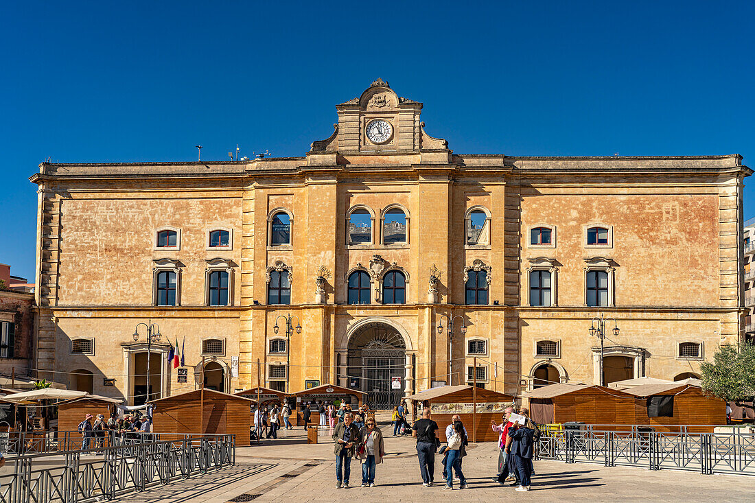  The Palazzo dell&#39;Annunziata on the Piazza Vittorio Veneto in Matera, Basilicata, Italy, Europe 