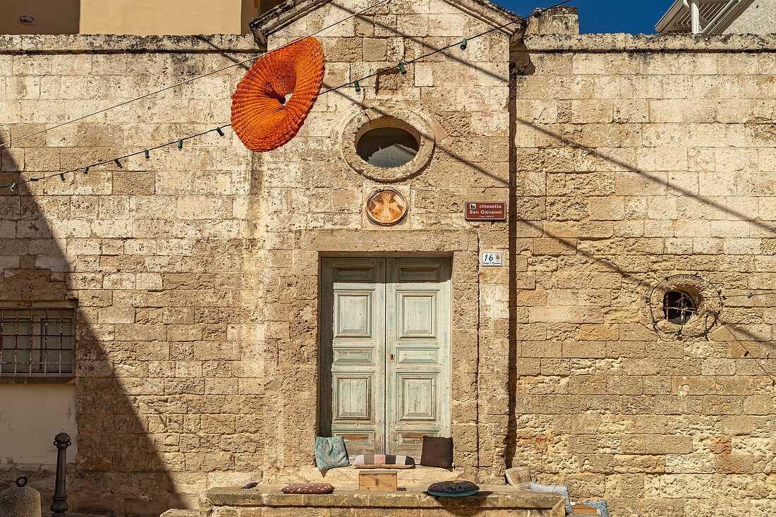  Portal of the church Chiesetta di San Giovanni, Monopoli, Apulia, Italy, Europe 