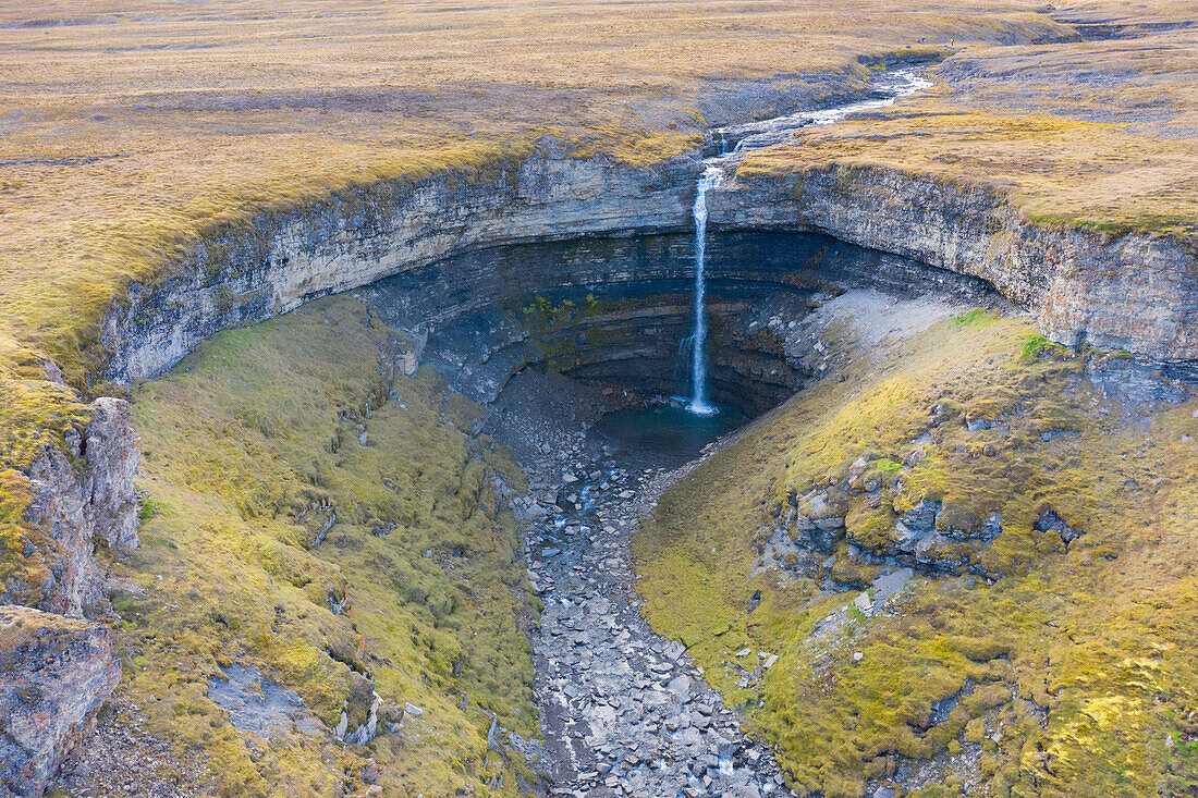  Hemsilfossen waterfall, Ekmanfjord, Spitsbergen 