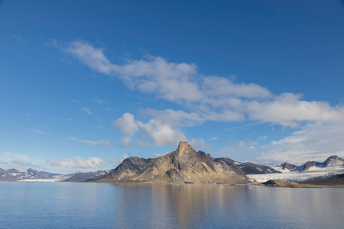  Coastal landscape with mountain Luciapynten in Hornsund, Spitsbergen, Norway, Europe 