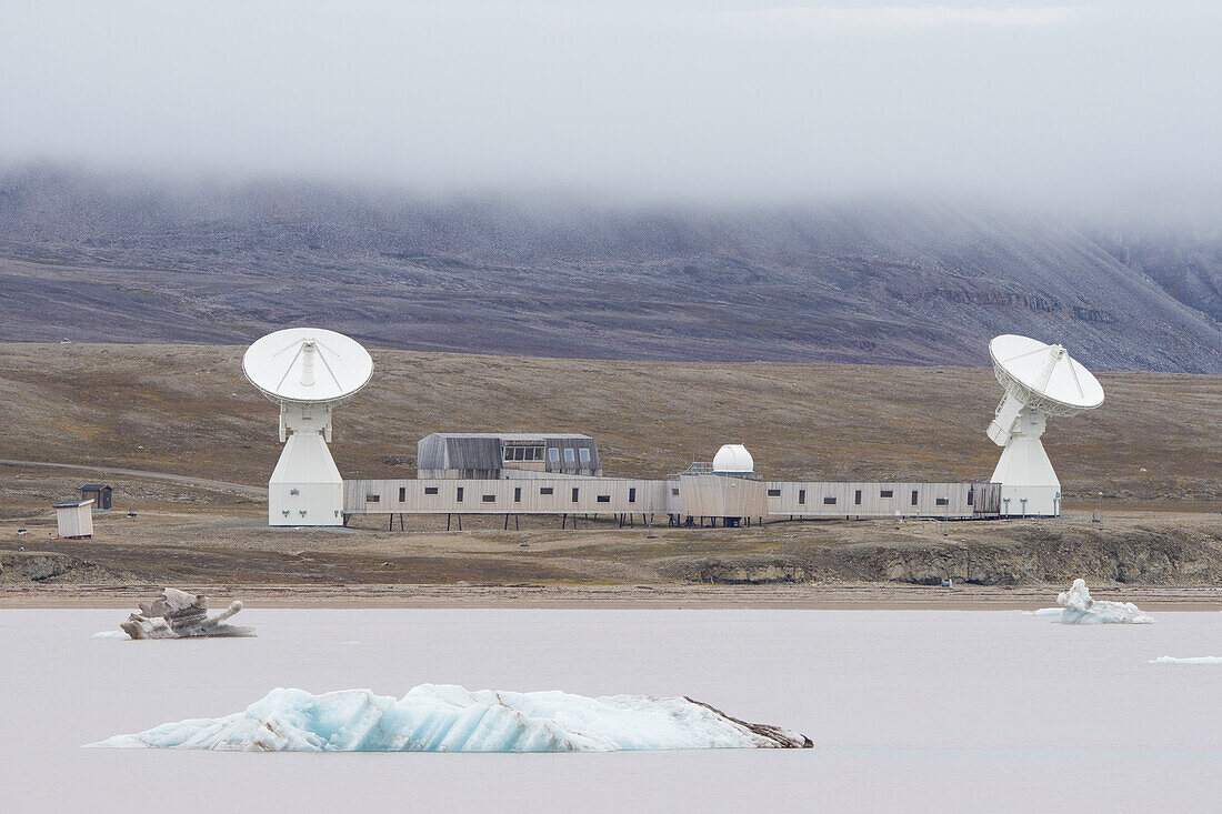 Radarstation im Forschersort Ny Alesund, Spitzbergen, Norwegen