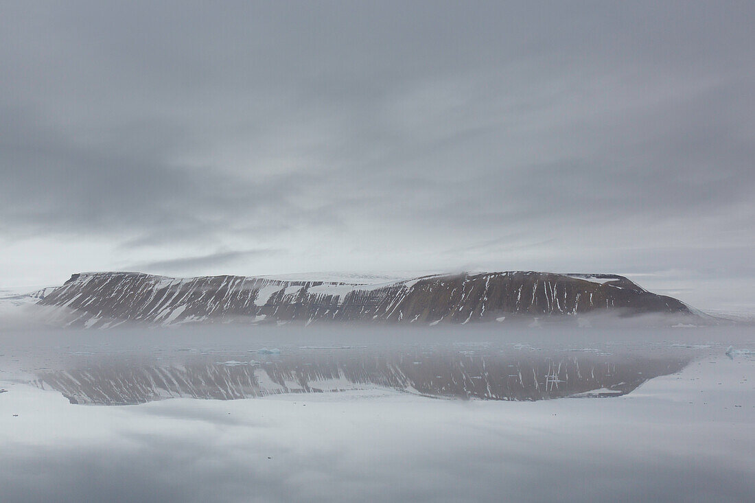  Cold fog in the Hinlopen Strait, Spitsbergen, Norway 