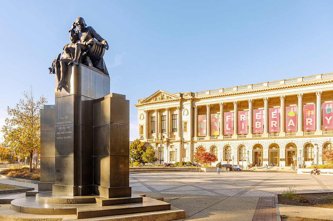  Free Library and Shakespeare Memorial in Logan Square in the Parkway Museums District in Philadelphia, Pennsylvania, USA 