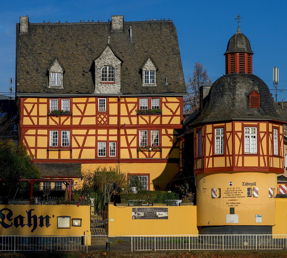 Wirtshaus an der Lahn, Zollhaus aus dem 14. Jahrhundert, Lahnstein, Welterbe Oberes Mittelrheintal, Rheinland-Pfalz, Deutschland