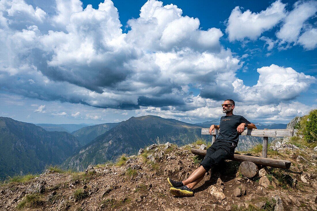  Hiker on park bench looks into the Tara Gorge in the Durmitor mountain range, natural landscape, landscape, Durmitor National Park, Montenegro 