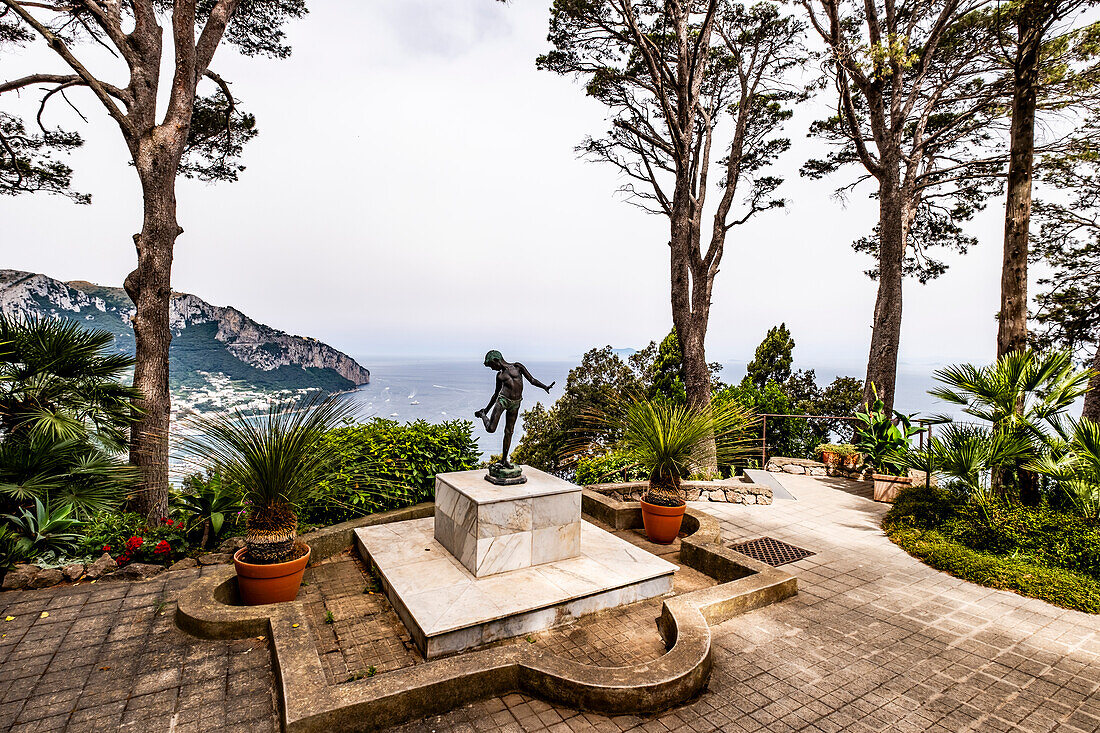 Blick von Villa Lysis auf Capri, Golf von Neapel, Italien