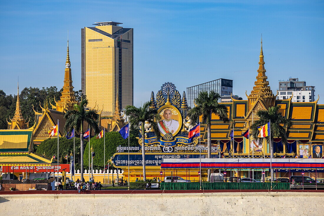  Stairs at the Tonle Sap River with Royal Palace and skyscrapers in the distance, Phnom Penh, Cambodia, Asia 