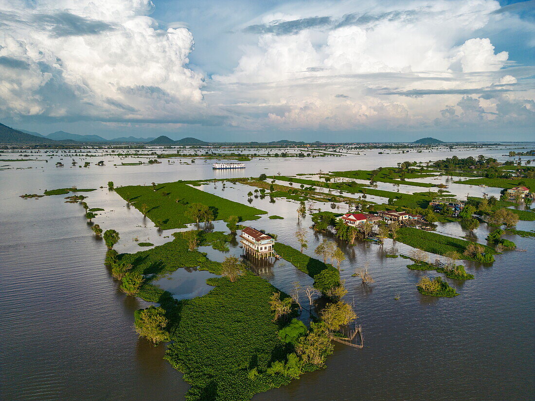  Aerial view of river cruise ship RV Mekong Discovery (Thurgau Travel) on Tonle Sap River with houses on stilts in flood plains, Phsar Chhnang, Kampong Chhnang, Kampong Chhnang, Cambodia, Asia 