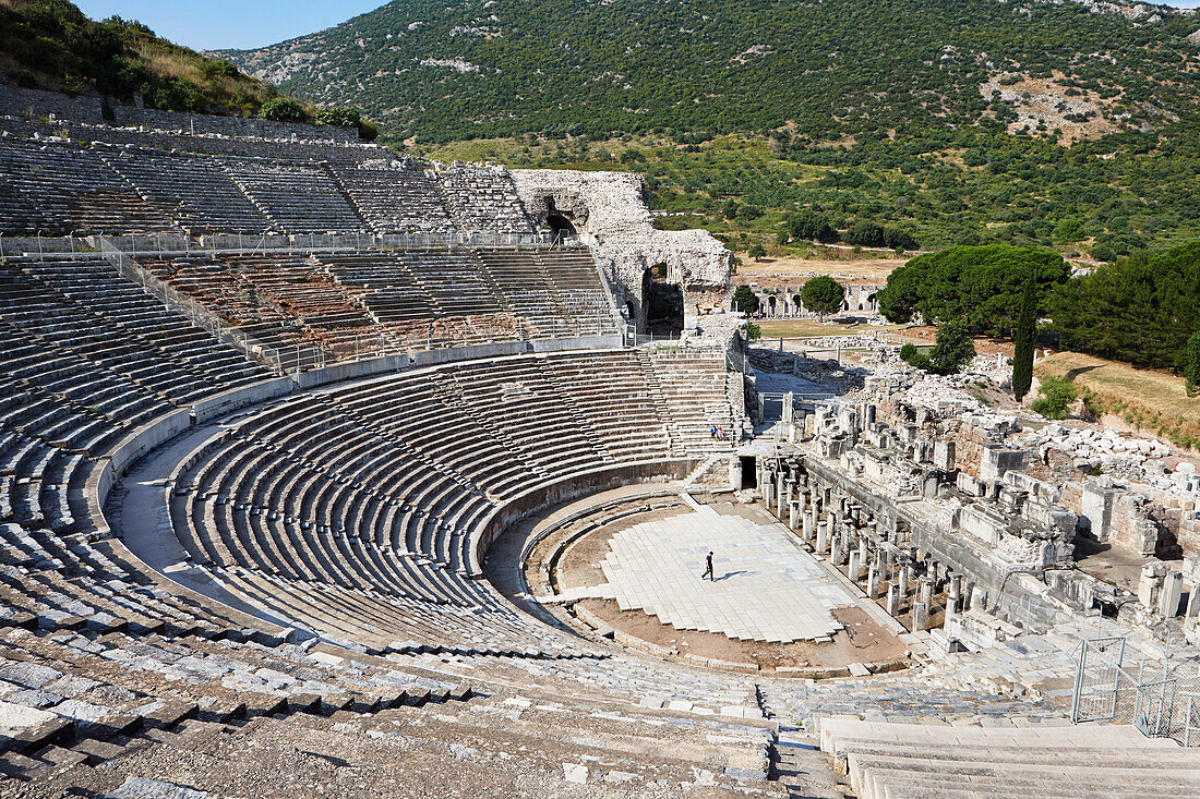 Ruinen Großes Theater in der antiken Stadt Ephesus, einer UNESCO-Welterbestätte. Archäologische Stätte Ephesus, Türkei.