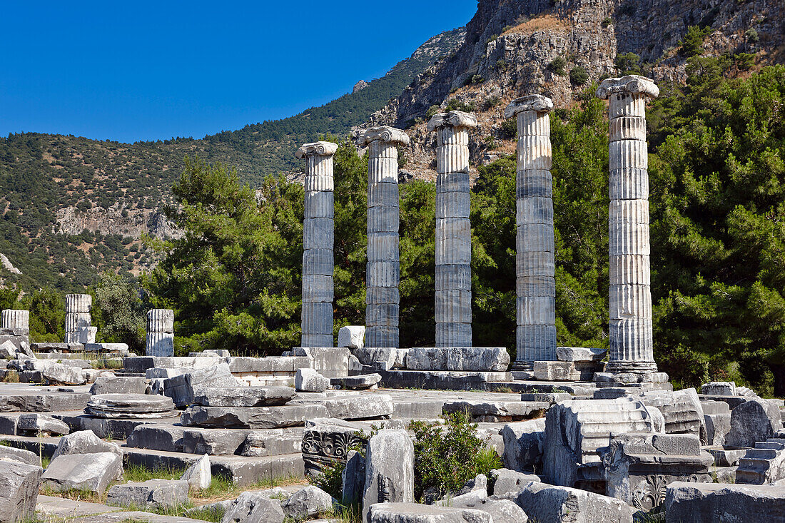 Ruinen Athena-Tempel in Priene, einer antiken griechischen Stadt in Ionien. Provinz Aydin, Türkei.