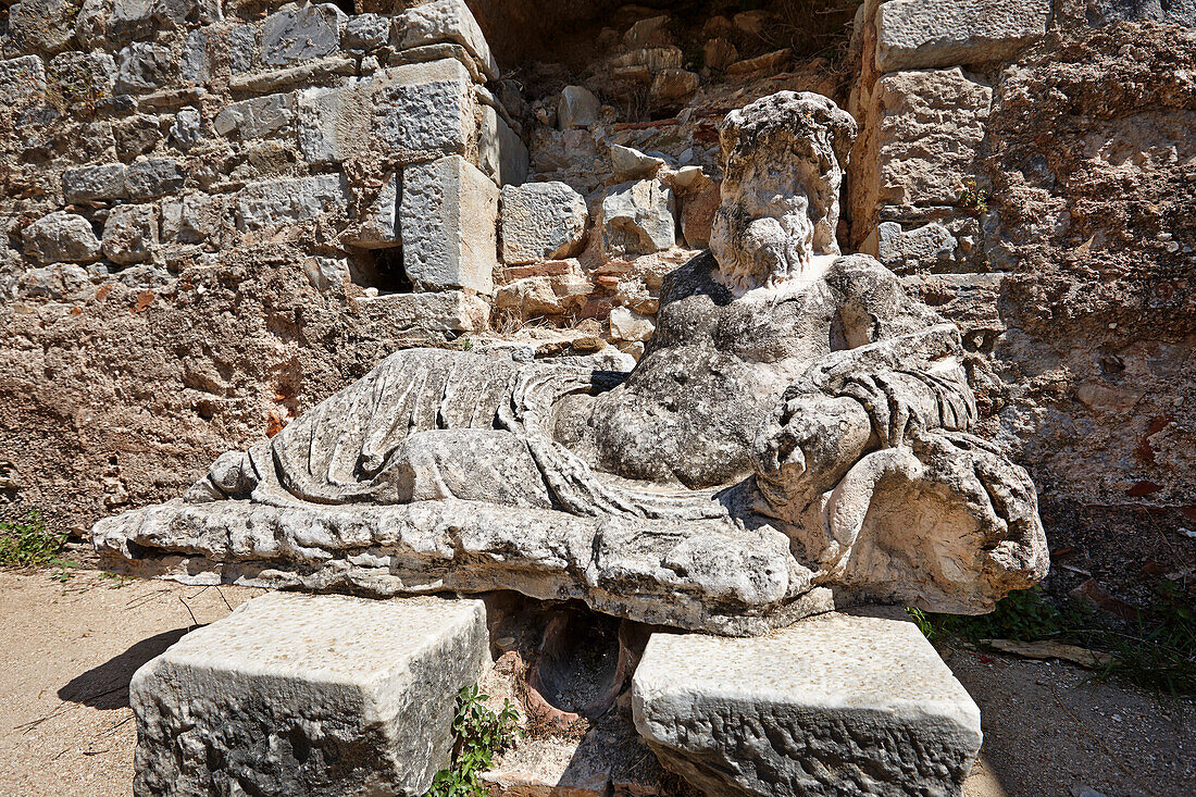 Statue im Kalten Bad (Frigidarium), Antike Stadt Milet, Provinz Aydin, Türkei.