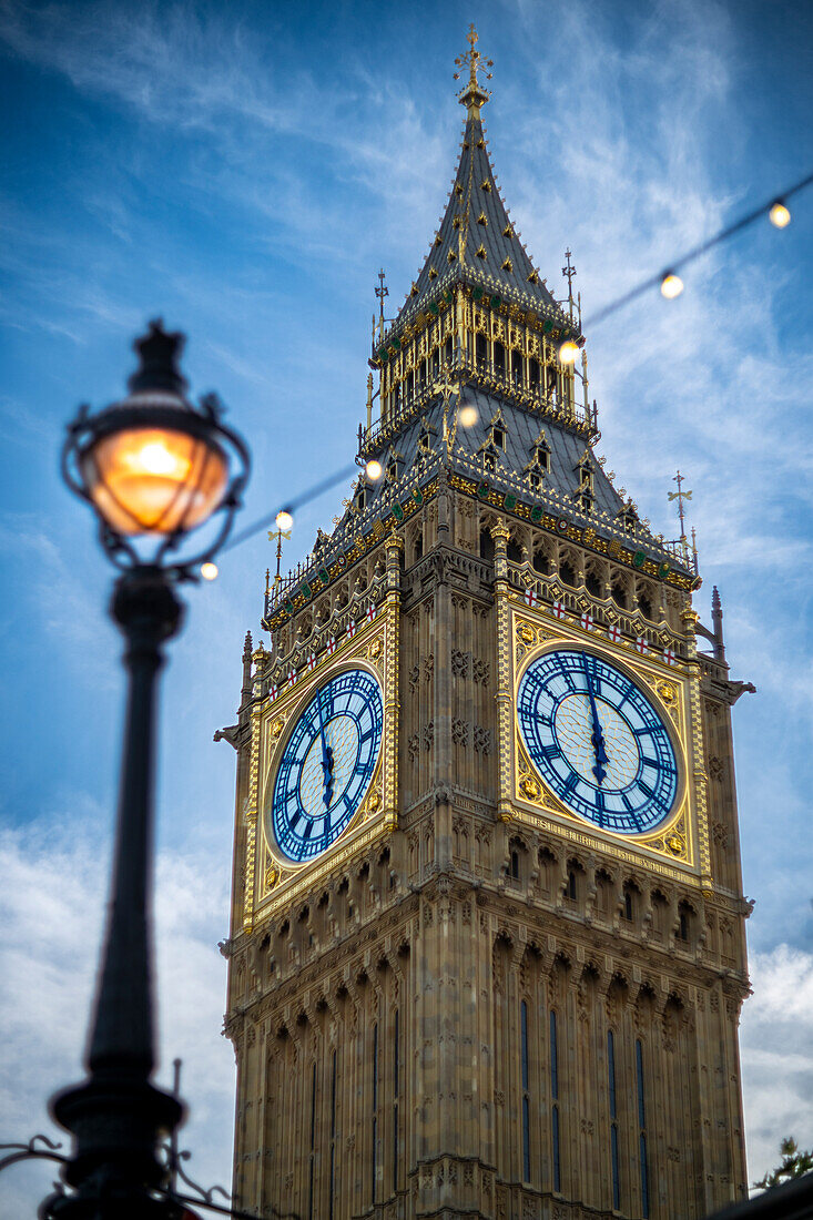  Elizabeth Tower, Big Ben in front of illuminated lantern, clock tower at the Palace of Westminster, City of London, UK, Great Britain, vintage lens, vintage look, UK, Great Britain, \n 