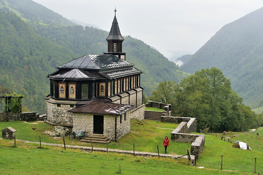 Kirche Sveti Dud bei Javorca bei Tolmin am Soca-Fluss, westliche Julische Alpen, Slowenien