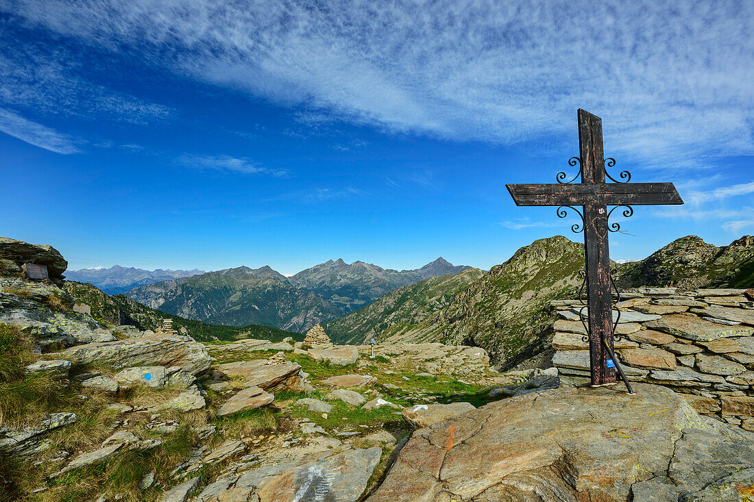  Small cross stands in the saddle Colle della Barma, GTA, Grande Traversée des Alpes, Biella, Alpi Biellesi, Valais Alps, Piedmont, Italy 