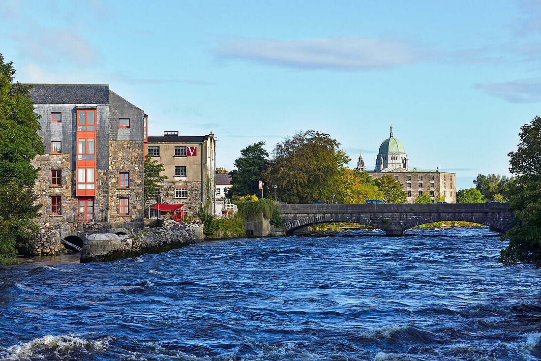 Corrib River seen from the Wolfe Tone Bridge, Galway, Connemara, County Galway, Republic of Ireland, North-western Europe