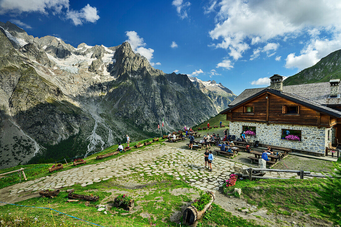  Hut Rifugio Walter Bonatti with Petites Jorasses and Aiguille de Leschaux in the background, Rifugio Walter Bonatti, Val Ferret, Tour du Mont Blanc, Mont Blanc Group, Graian Alps, Aosta Valley, Italy 